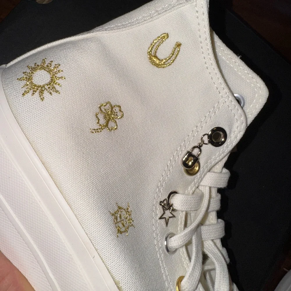 Converse platform Sneakers with Gold Details size 7.5 - Picture 2 of 3